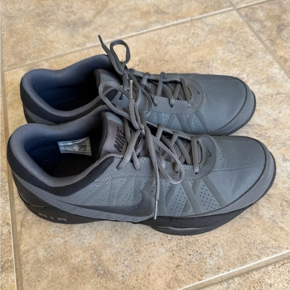 NIKE Air Ring Leader Low Shoe Dark
Grey/Black Men's